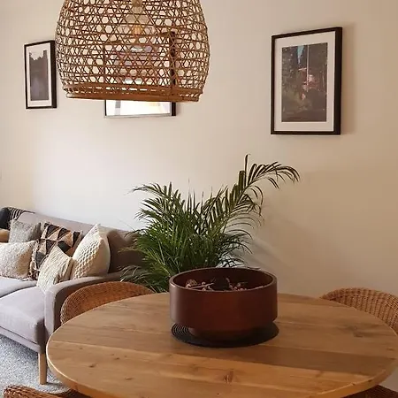Lovely 2 Bedroom Close To Castle. Апартаменты Дения