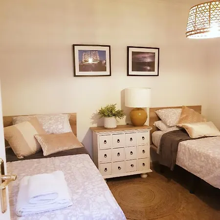 Апартаменты Lovely 2 Bedroom Close To Castle. *